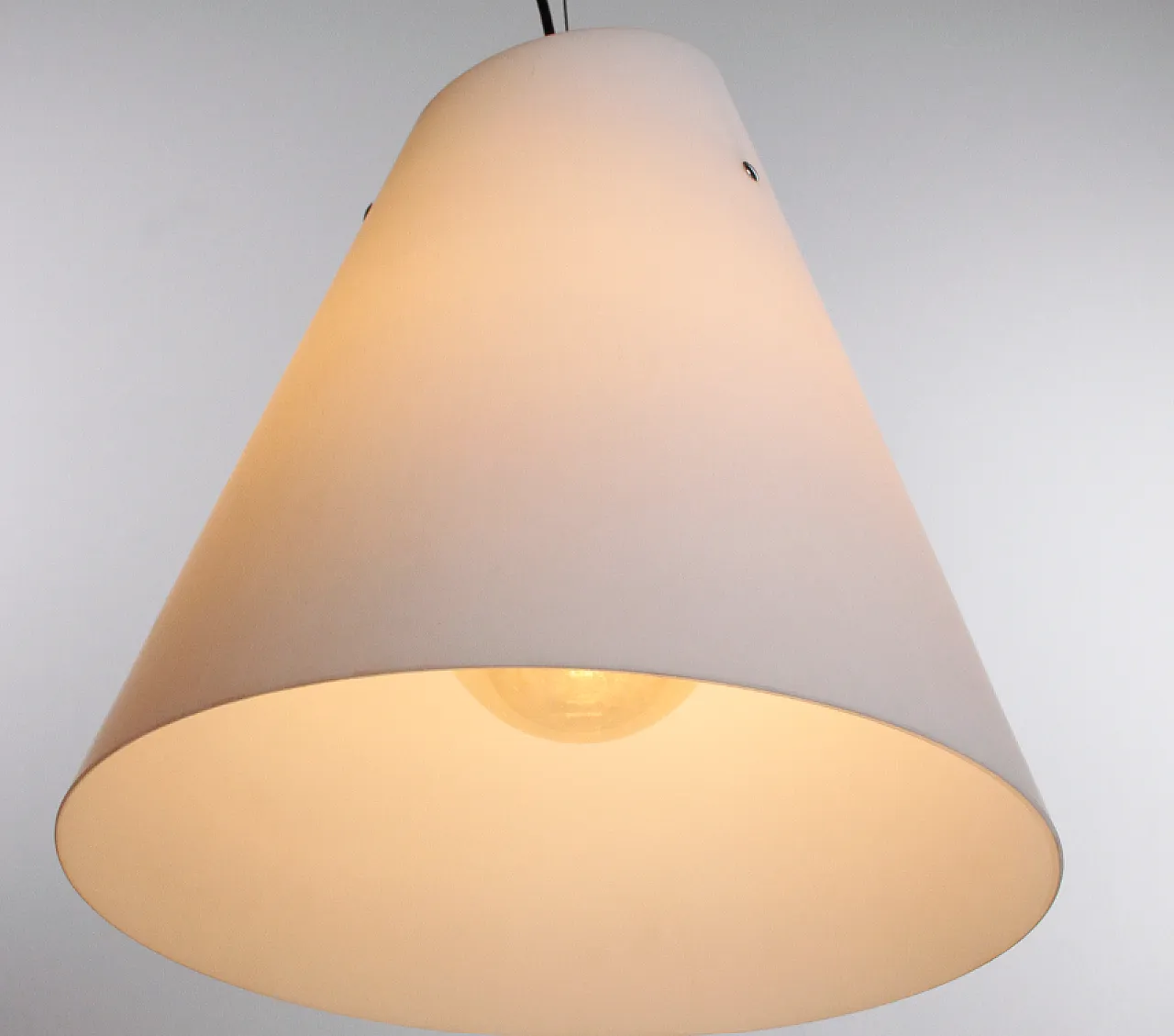 Lampada a sospensione in vetro incamiciato, anni '70 3