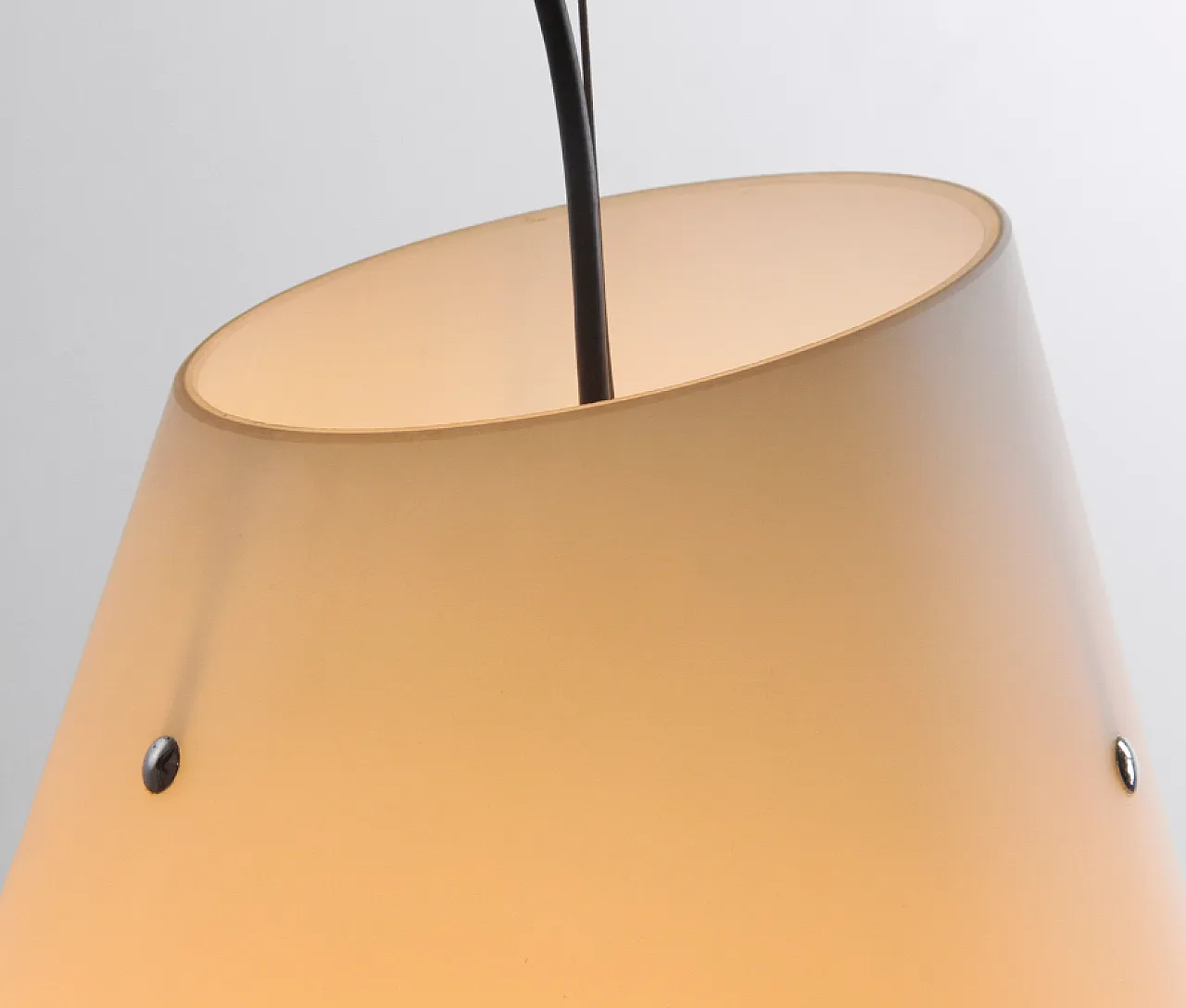 Lampada a sospensione in vetro incamiciato, anni '70 4