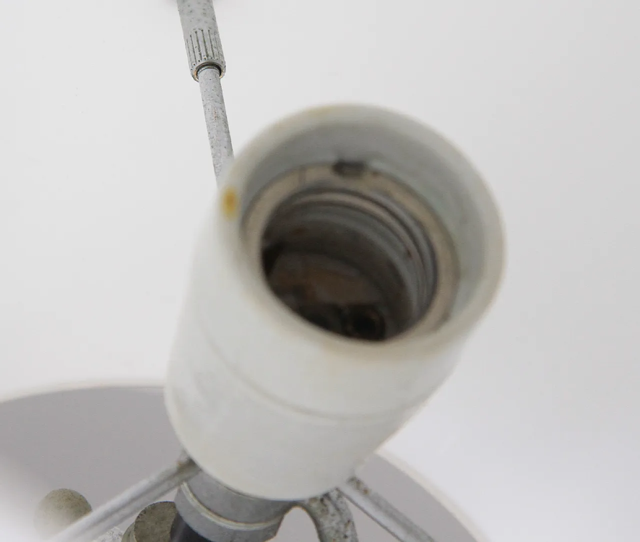 Lampada a sospensione in vetro incamiciato, anni '70 7