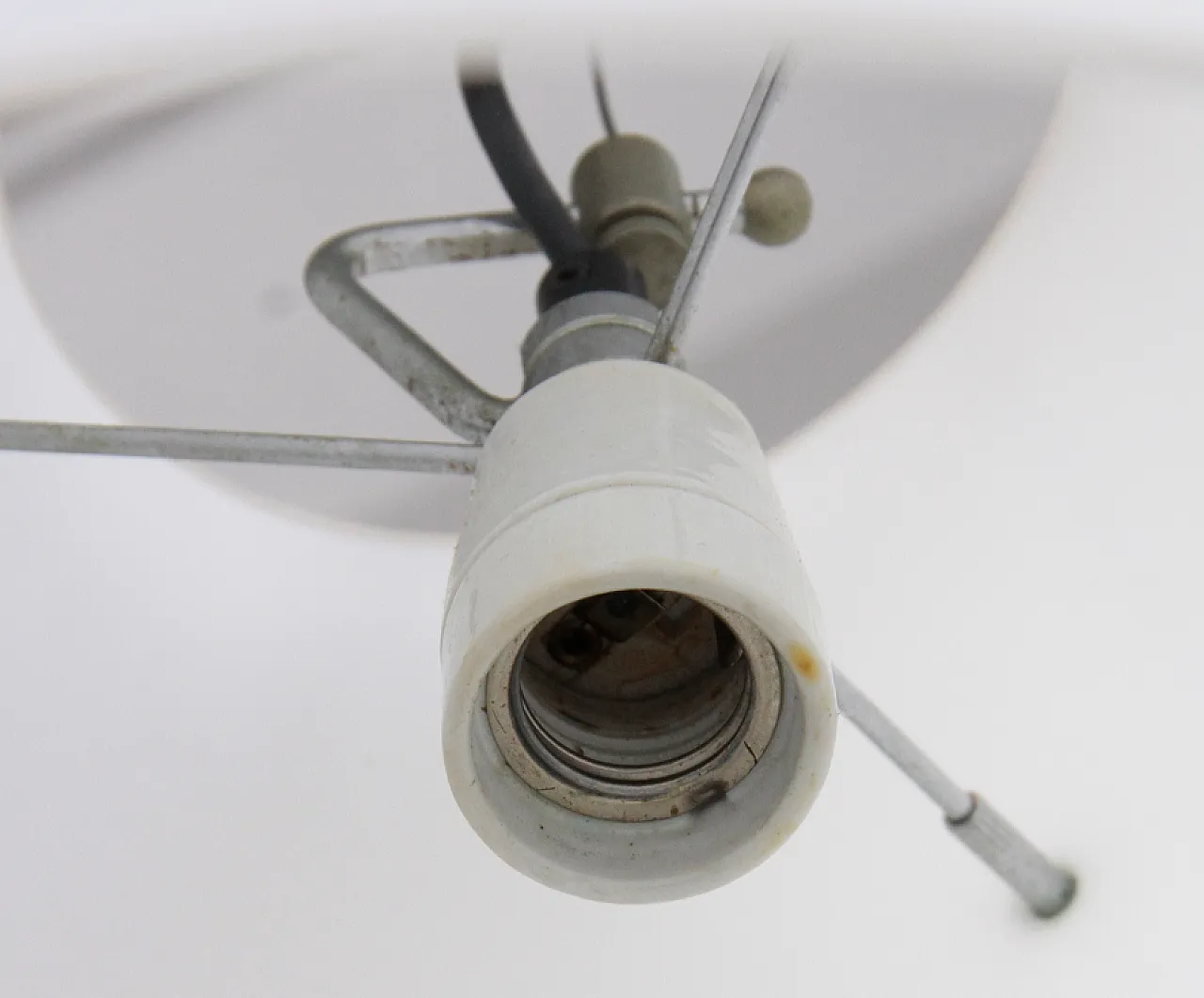 Lampada a sospensione in vetro incamiciato, anni '70 11