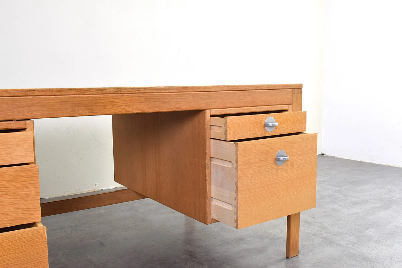 Scrivania Mid-Century in quercia di Chr. Rasmussen per Randers Møbelfabrik, anni '70. 12