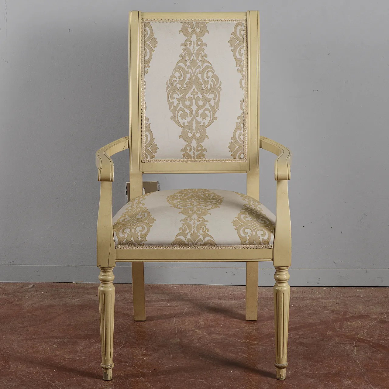 Poltrona classica verniciata con tessuto damascato, '800 2