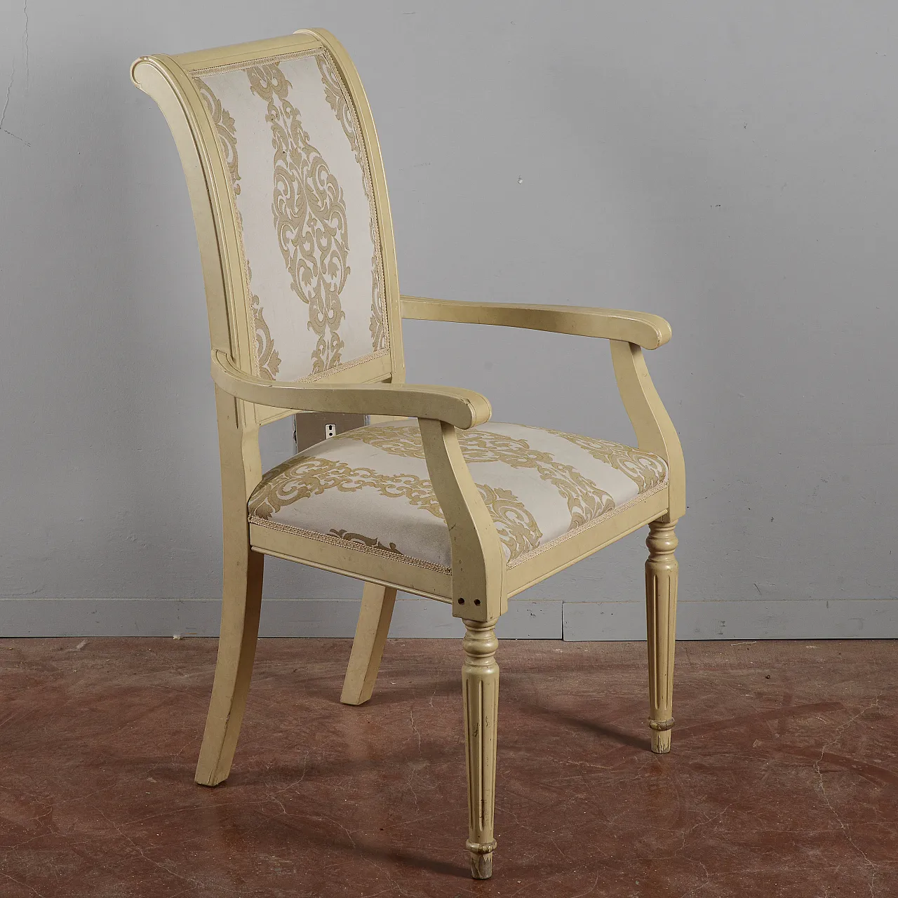 Poltrona classica verniciata con tessuto damascato, '800 3