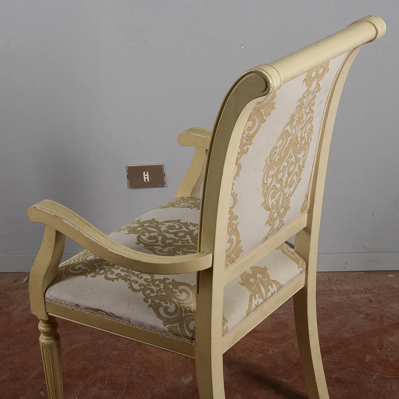 Poltrona classica verniciata con tessuto damascato, '800 5