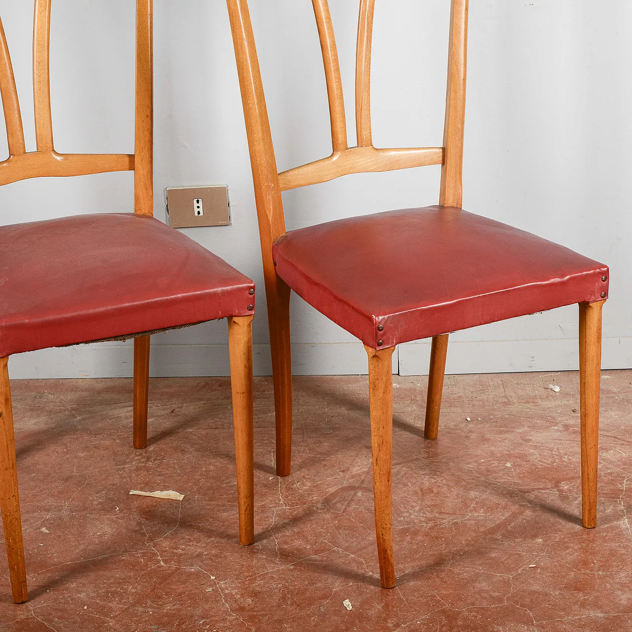 Coppia di sedie in vilpelle rossa, metà '900 7