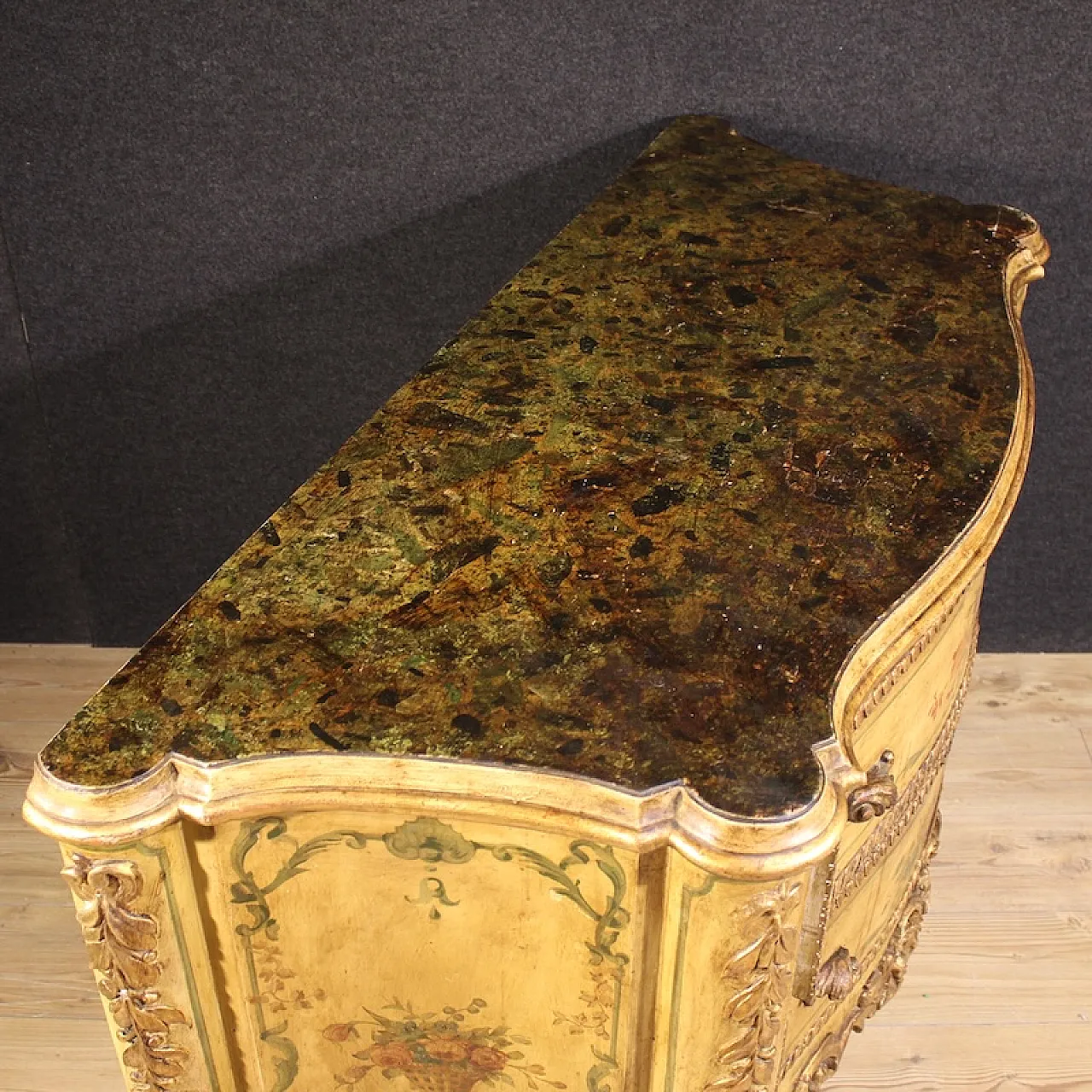 Venetian chest of drawers in Baroque style, the 20th century 5