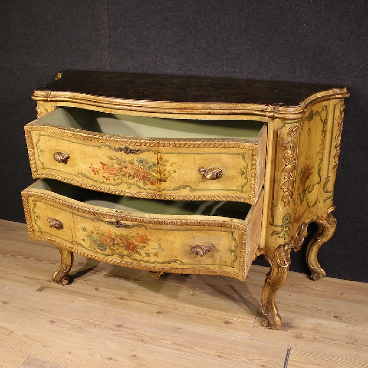 Venetian chest of drawers in Baroque style, the 20th century 7