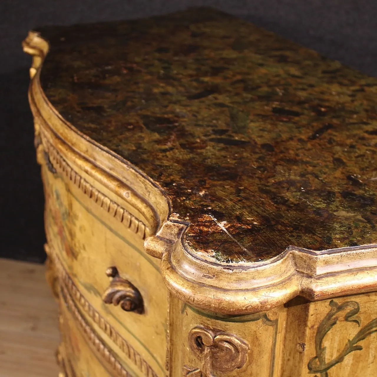 Venetian chest of drawers in Baroque style, the 20th century 10