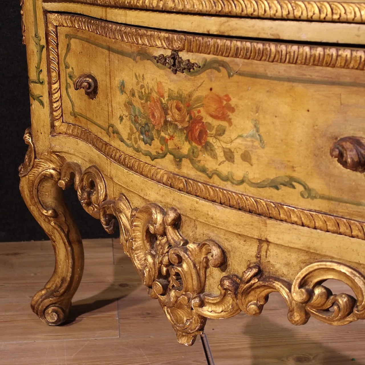 Venetian chest of drawers in Baroque style, the 20th century 11
