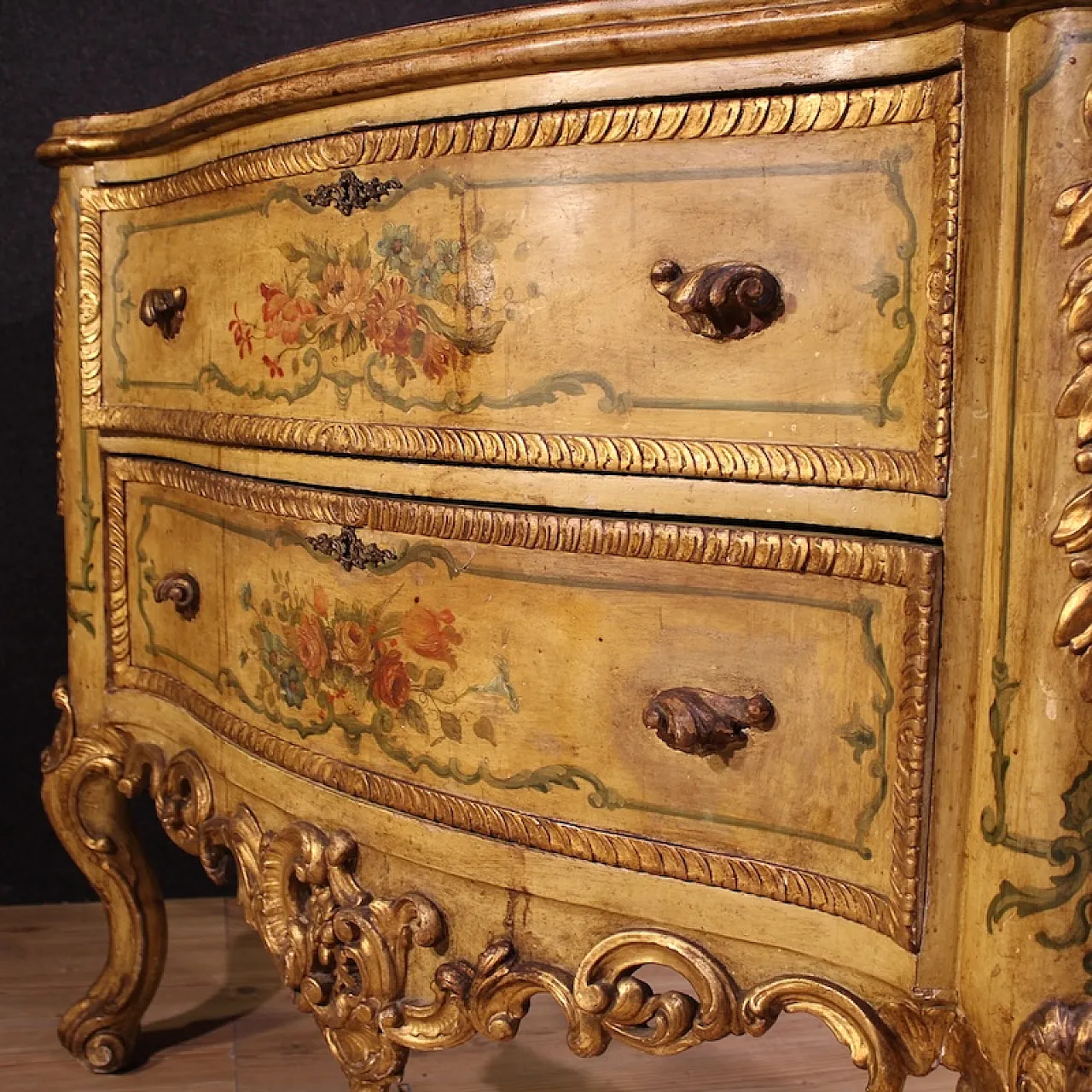 Venetian chest of drawers in Baroque style, the 20th century 12