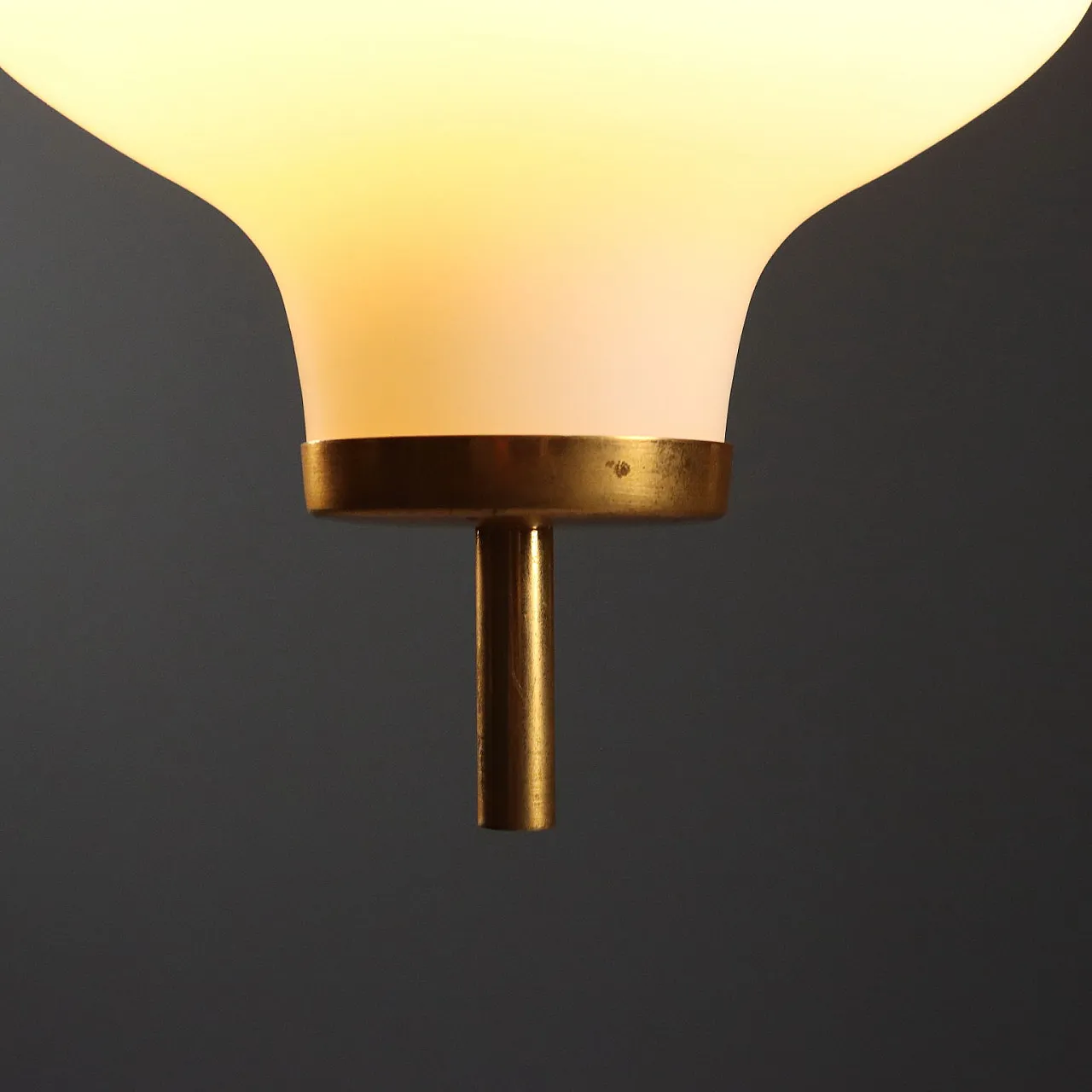 Lampada a sospensione in vetro e ottone, anni '60 5