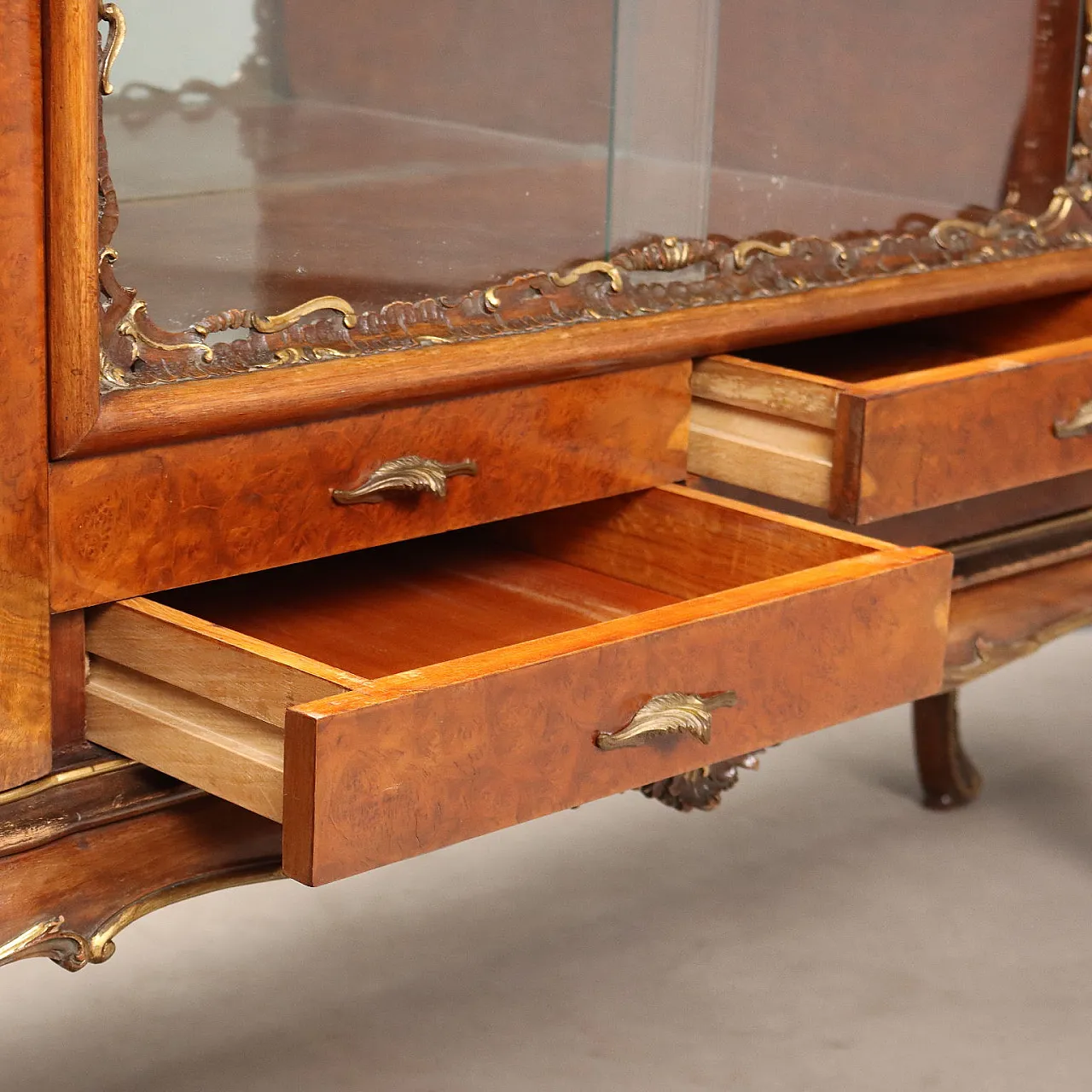 Credenza in stile Chippendale in noce e radica, primo '900 9