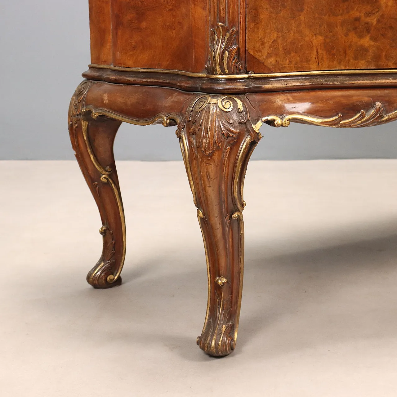 Credenza in stile Chippendale in noce e radica, primo '900 10