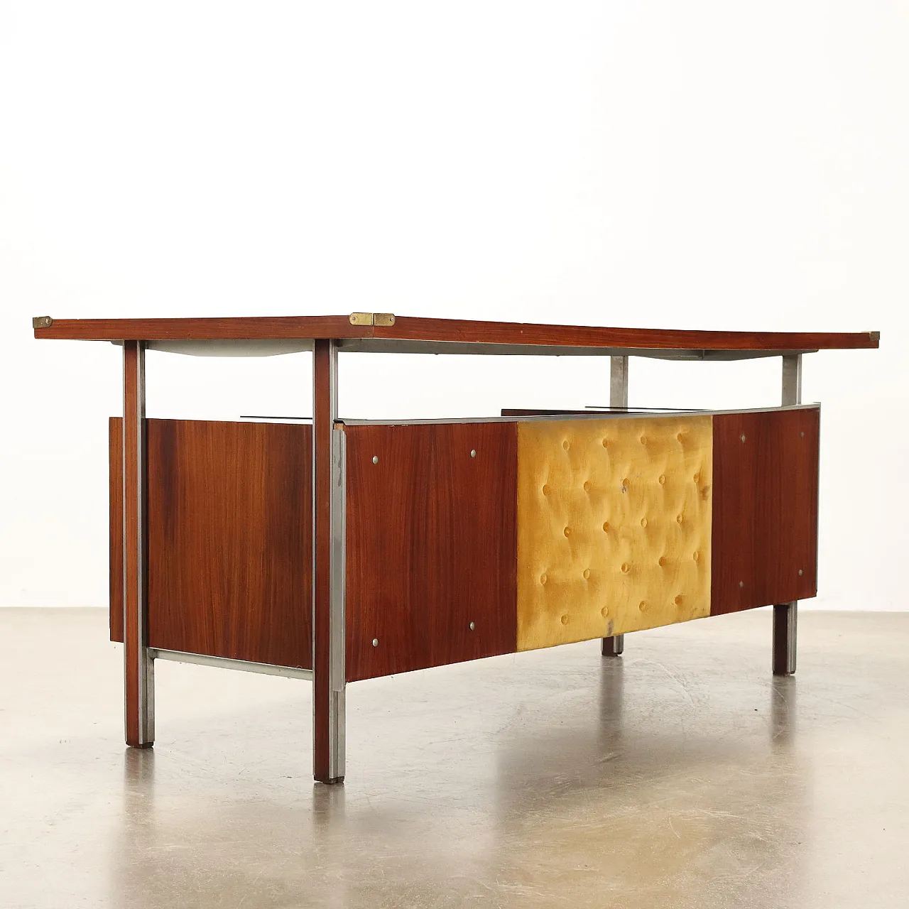 Scrivania in metallo e impiallacciata in legno esotico, anni '60 9