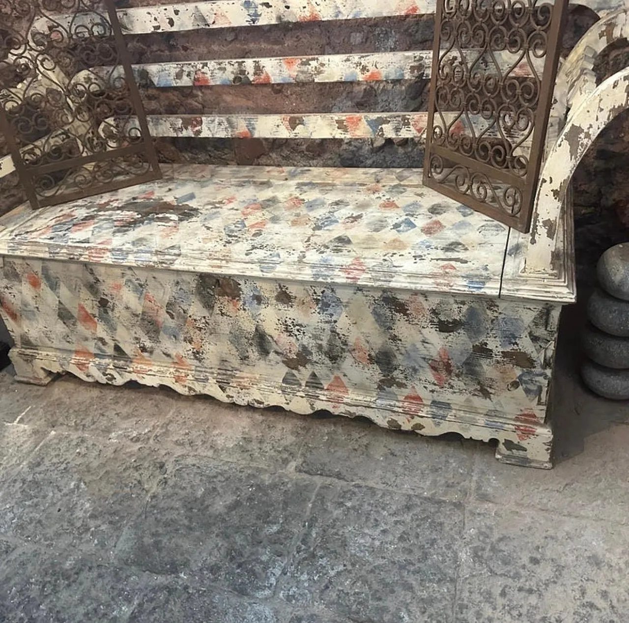 Cassapanca in legno di abete laccato con schienale, '800 4