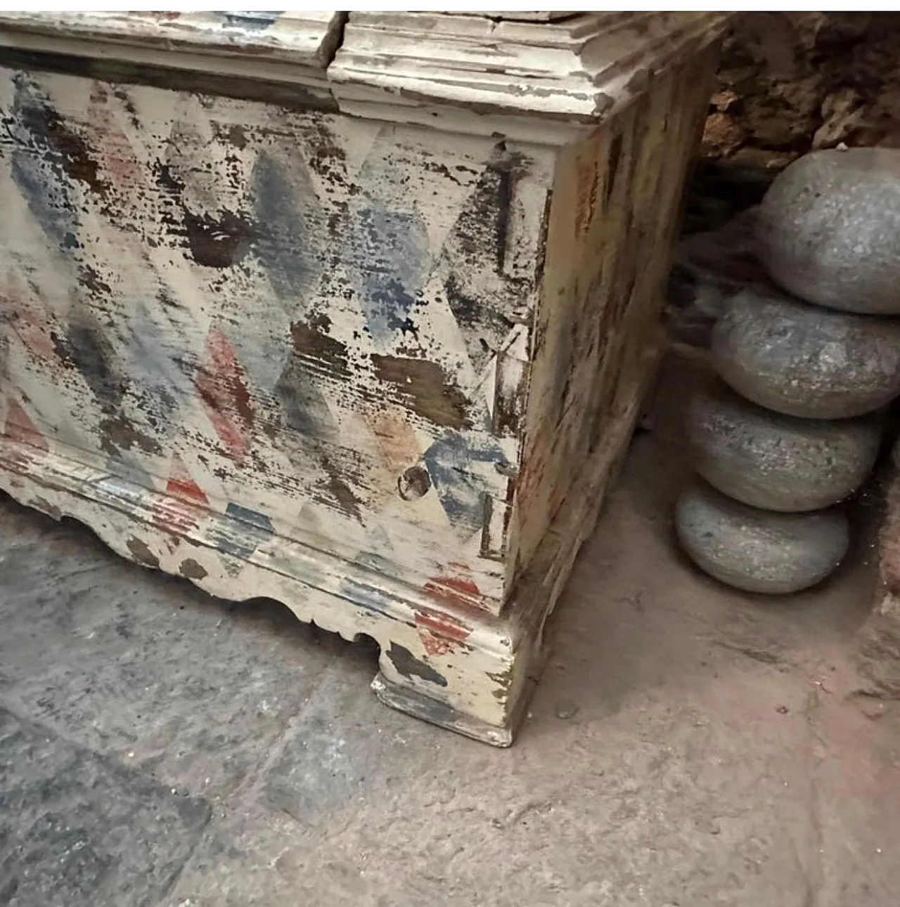 Cassapanca in legno di abete laccato con schienale, '800 8