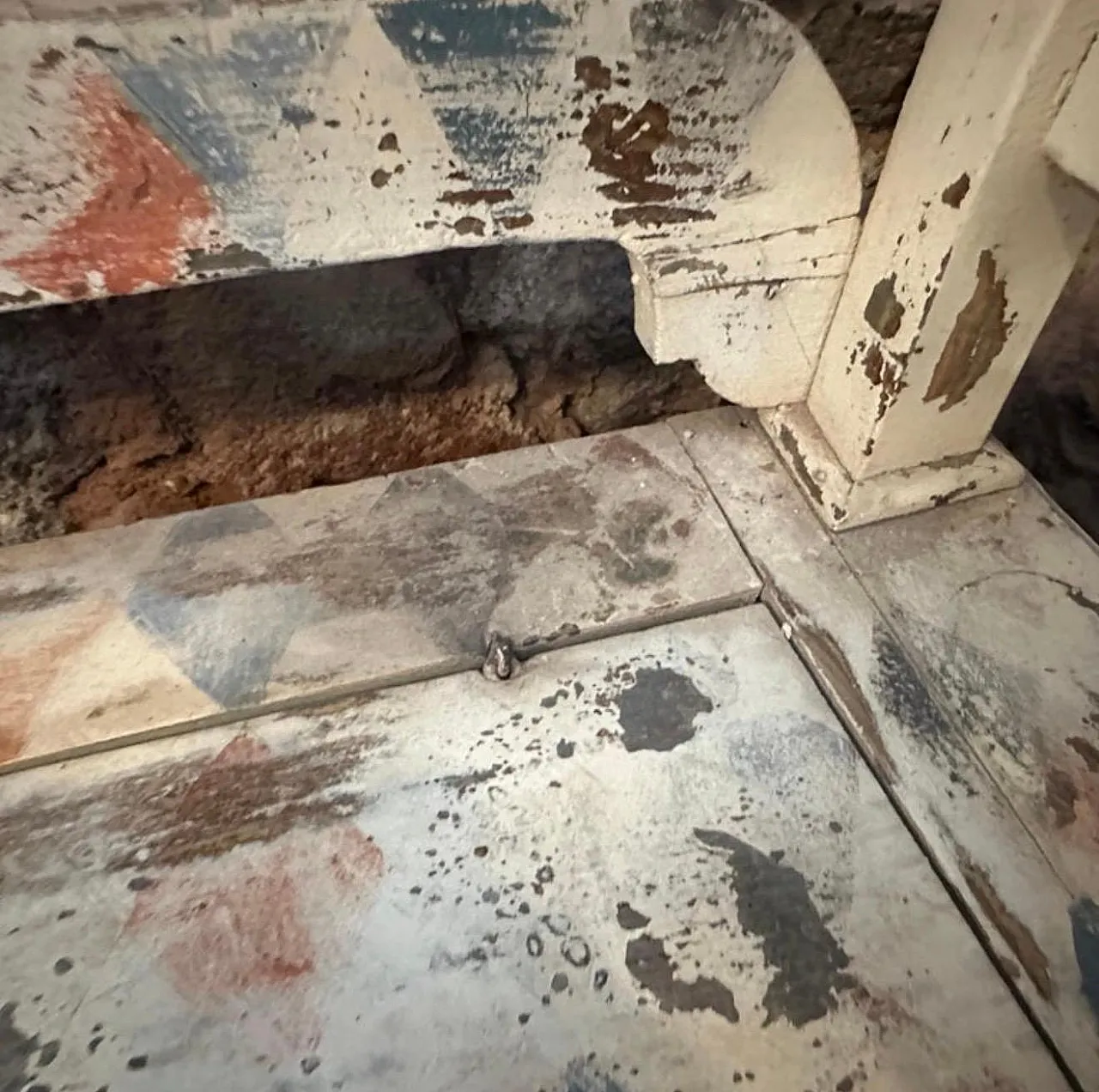 Cassapanca in legno di abete laccato con schienale, '800 9