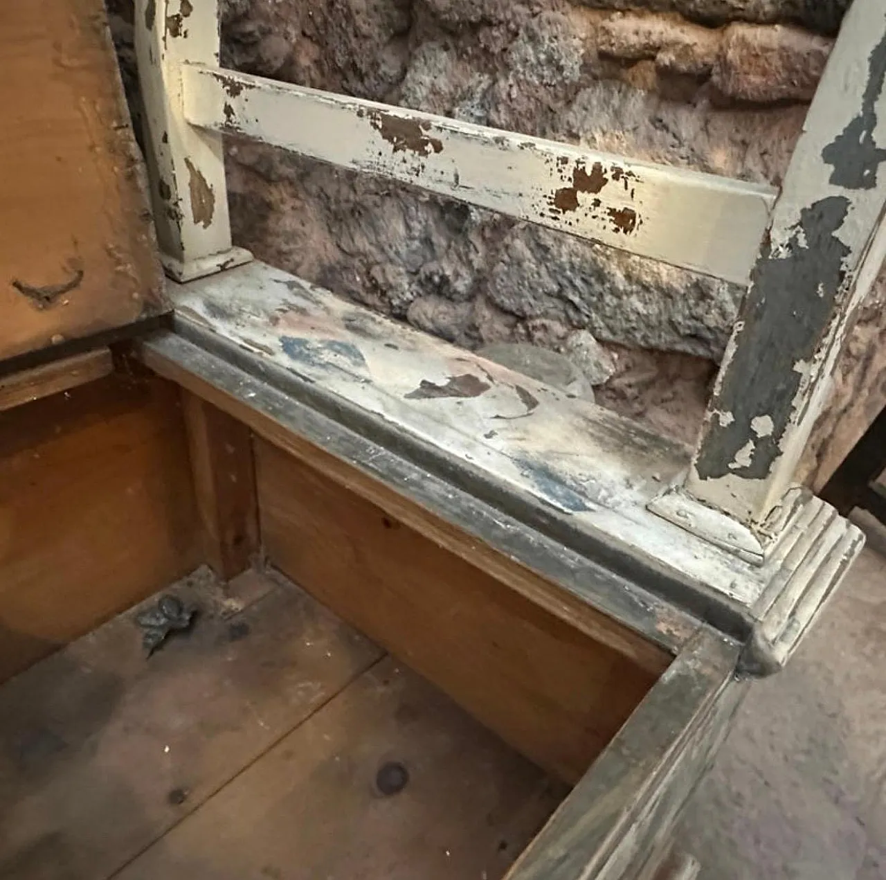 Cassapanca in legno di abete laccato con schienale, '800 12