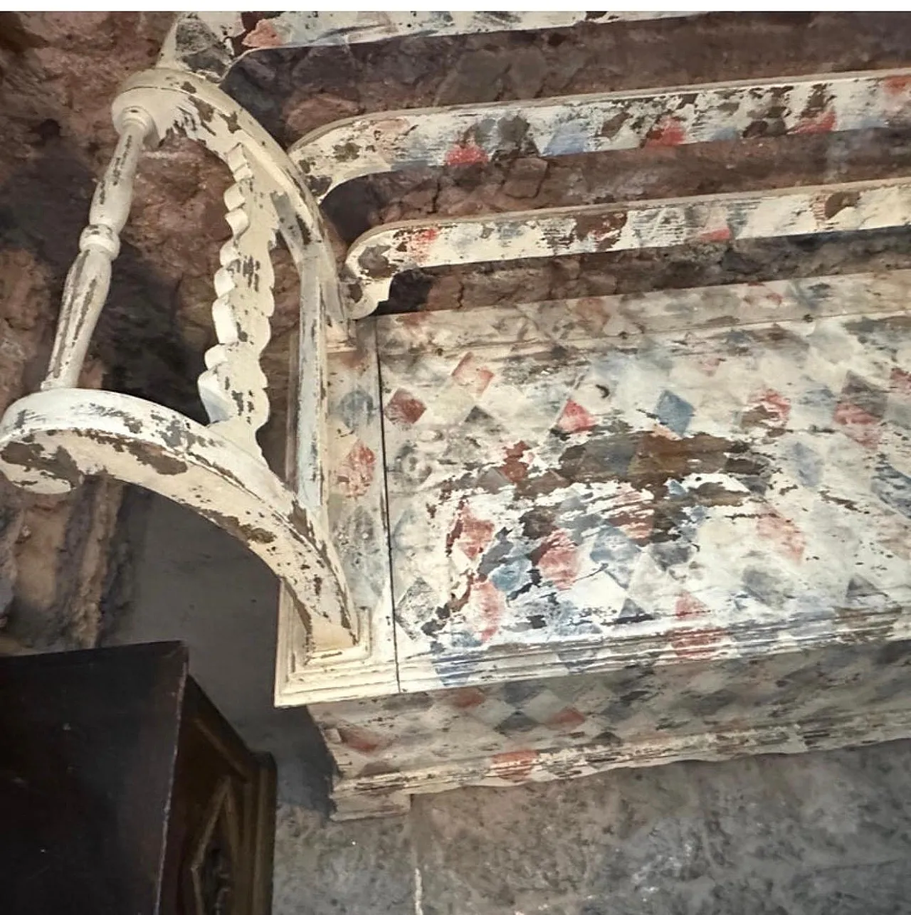 Cassapanca in legno di abete laccato con schienale, '800 14