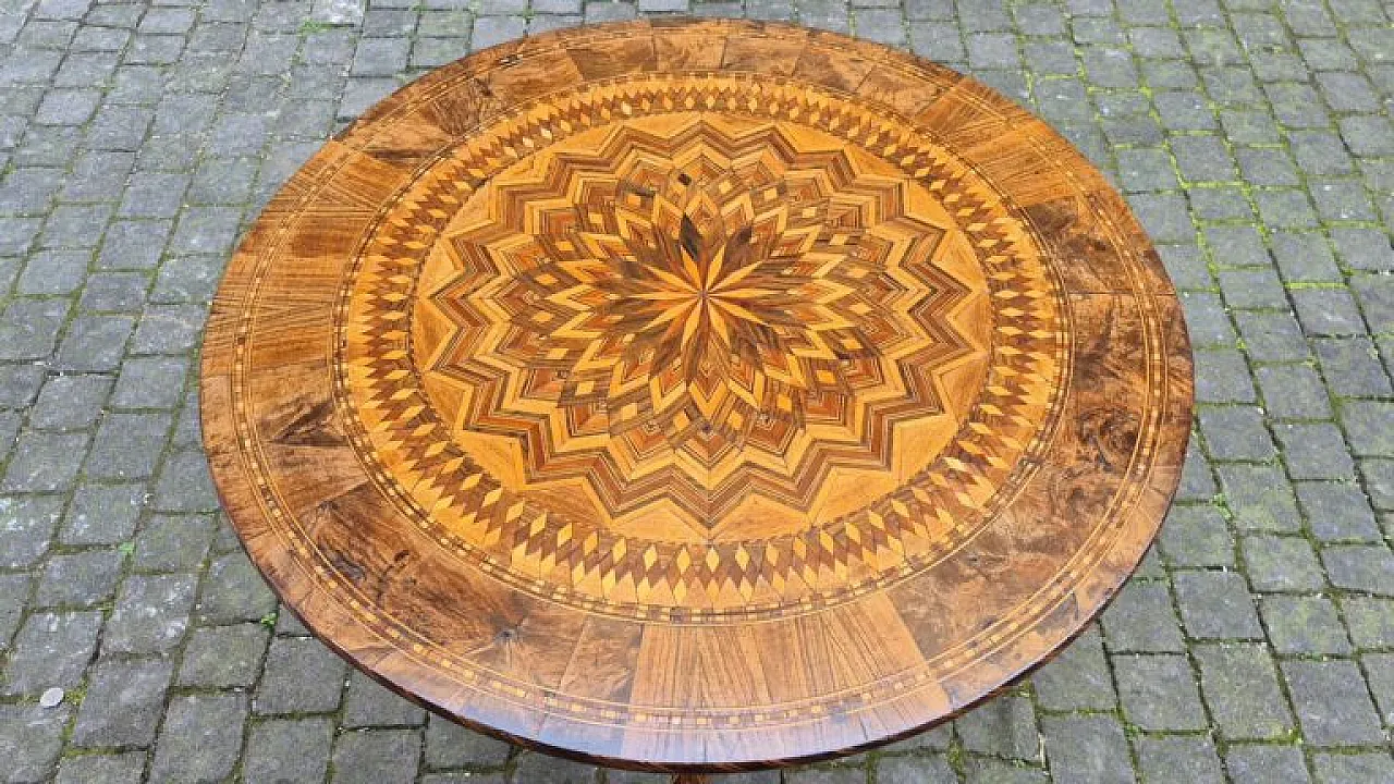 Round inlaid Rolo coffee table, late 19th century 11