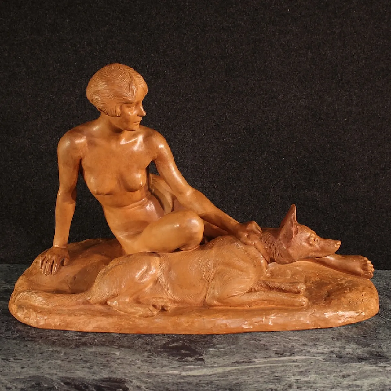 Scultura Art Deco con donna e cani in terracotta, '900 1