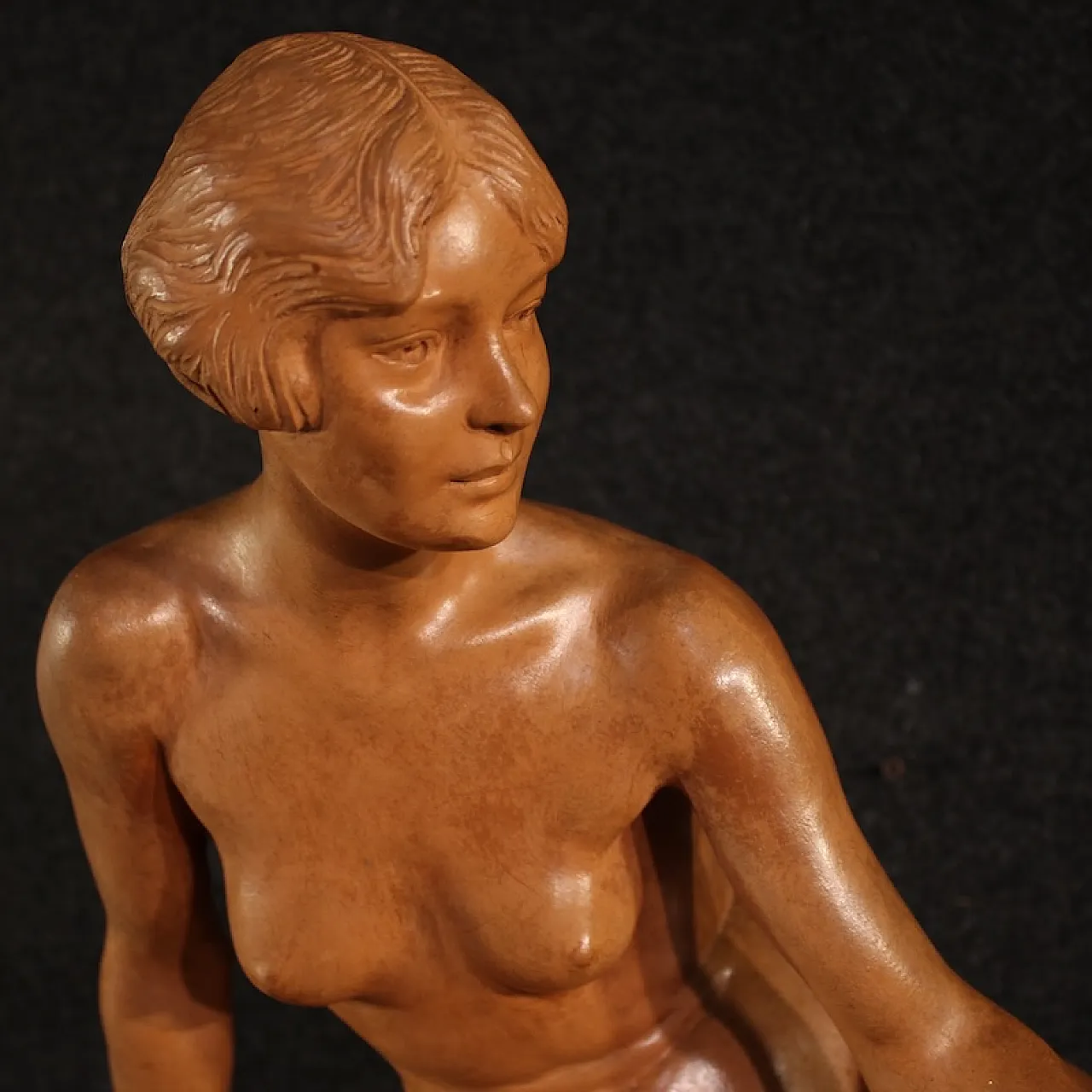 Scultura Art Deco con donna e cani in terracotta, '900 2