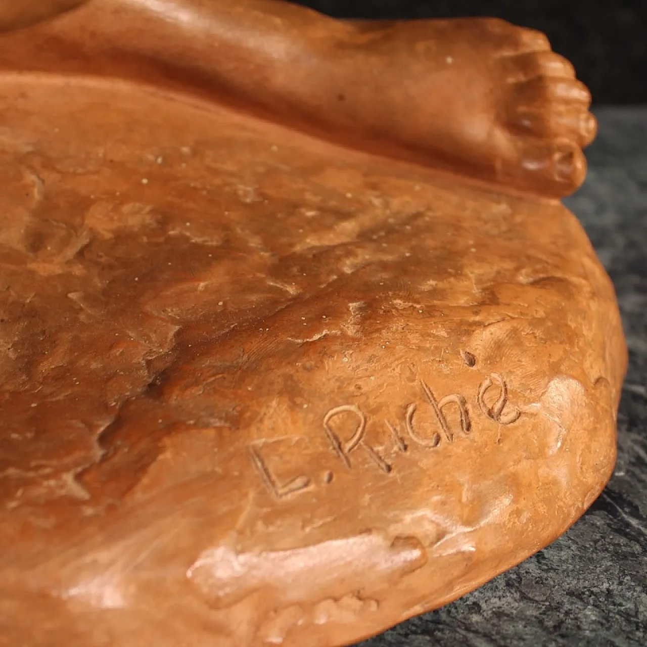 Scultura Art Deco con donna e cani in terracotta, '900 5