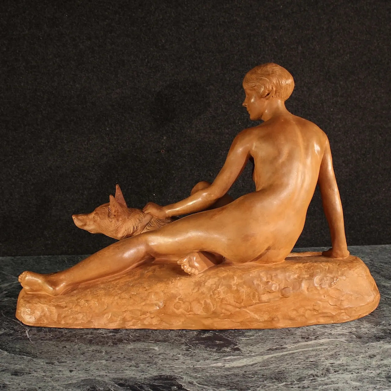 Scultura Art Deco con donna e cani in terracotta, '900 9
