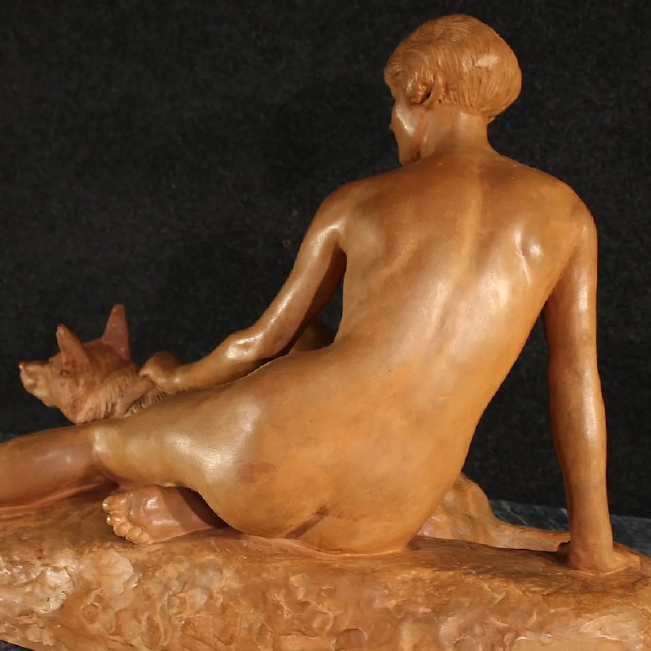 Scultura Art Deco con donna e cani in terracotta, '900 10