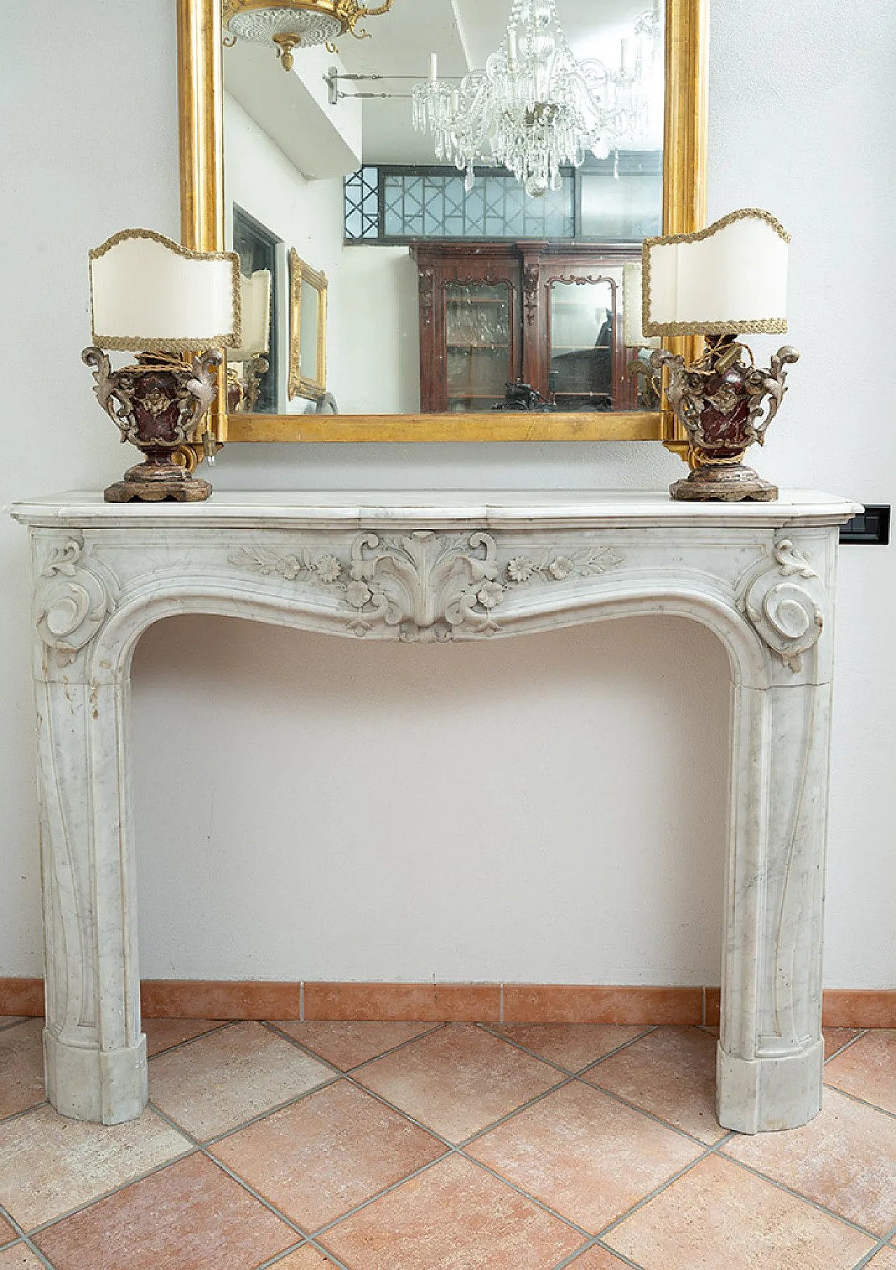 Camino stile Luigi XV in marmo bianco di Carrara, '800 2