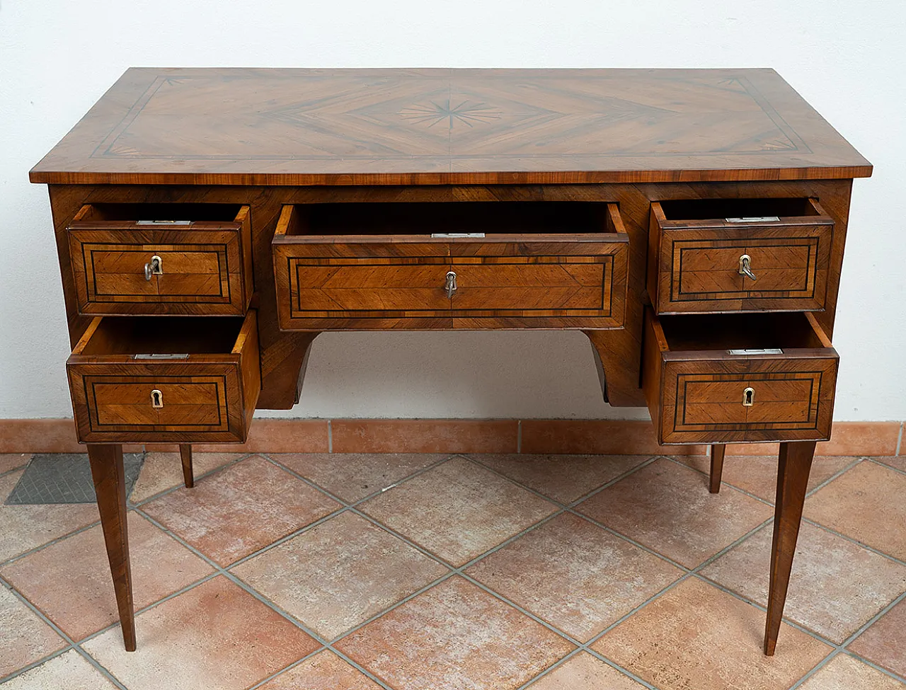 Louis XVI desk for the center of the room in briarwood, 19th century 2