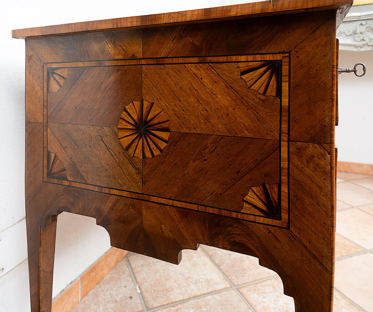 Louis XVI desk for the center of the room in briarwood, 19th century 4