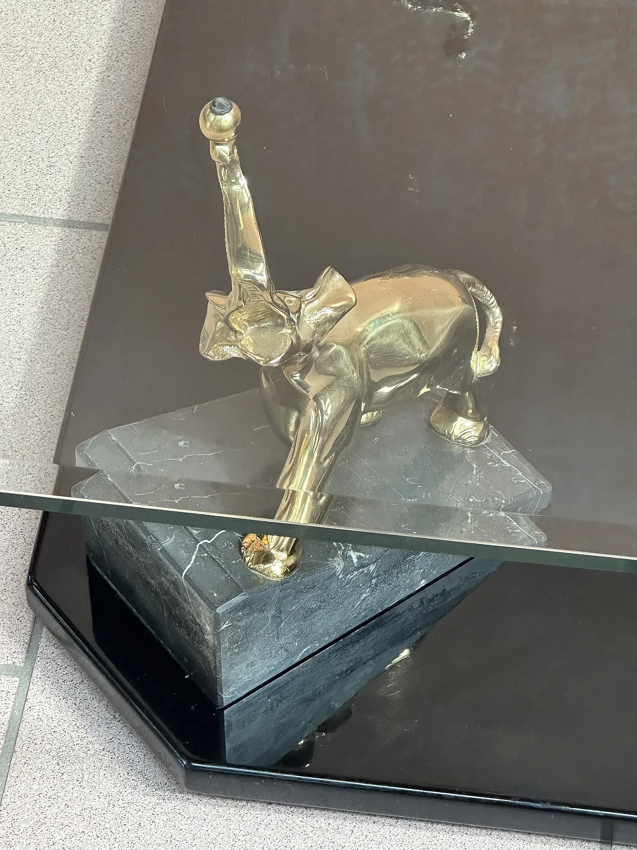 Tavolino Maison Romèo con elefanti laminati oro, Parigi, anni ’70 12