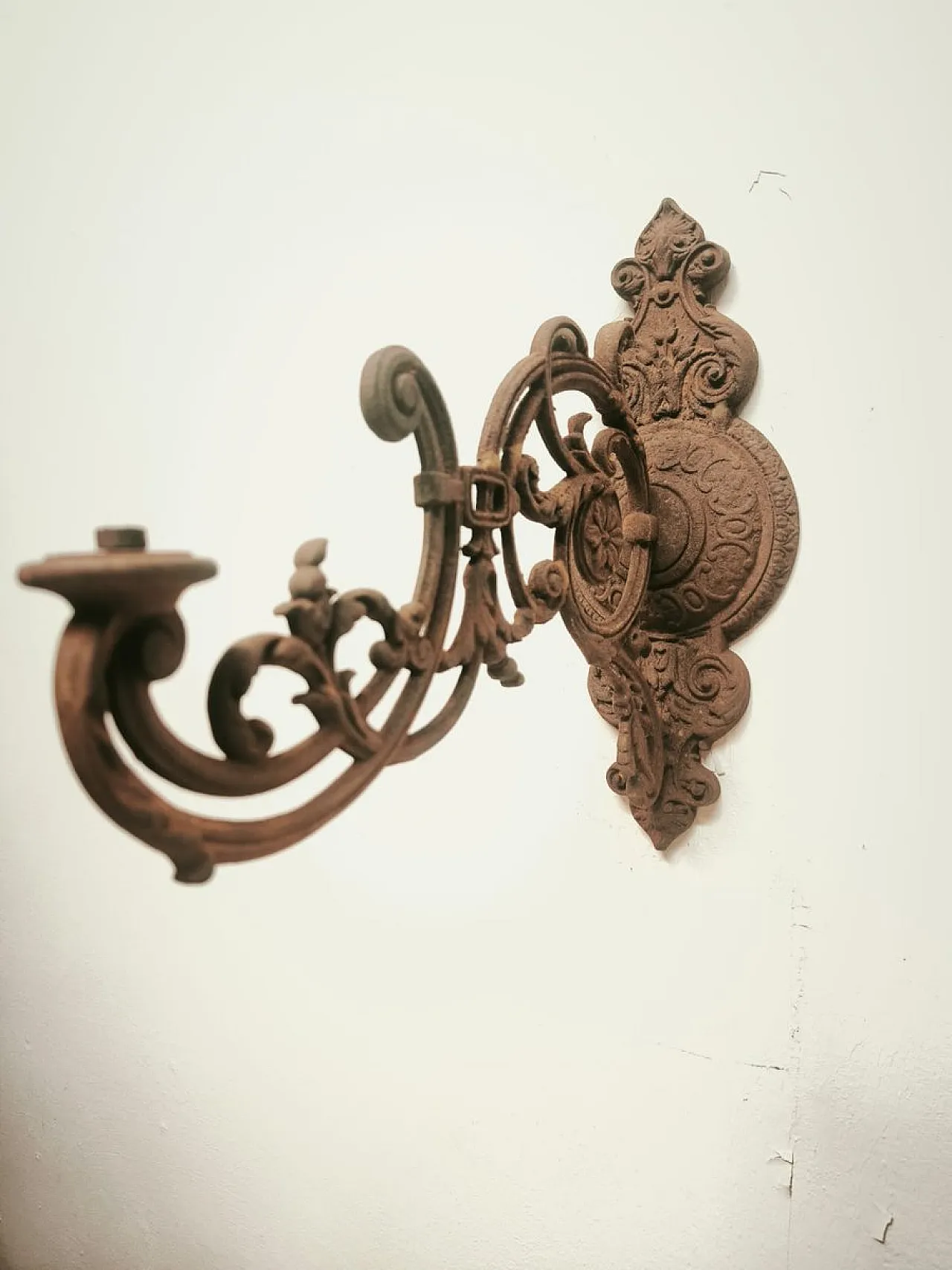Cast iron srm bracket, 19th century 2