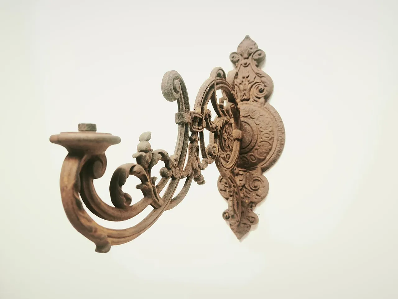 Cast iron srm bracket, 19th century 4