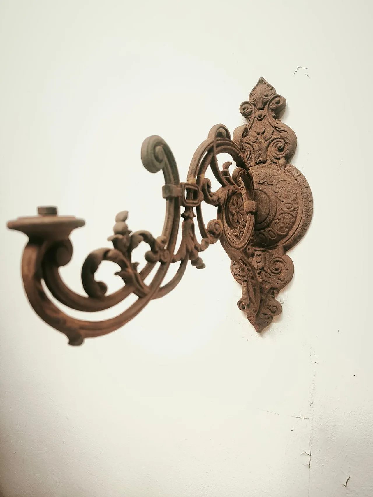 Cast iron srm bracket, 19th century 7