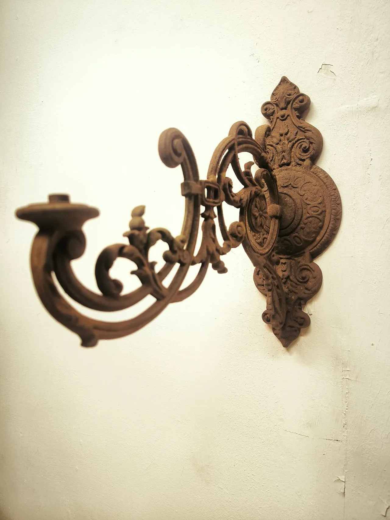 Cast iron srm bracket, 19th century 10