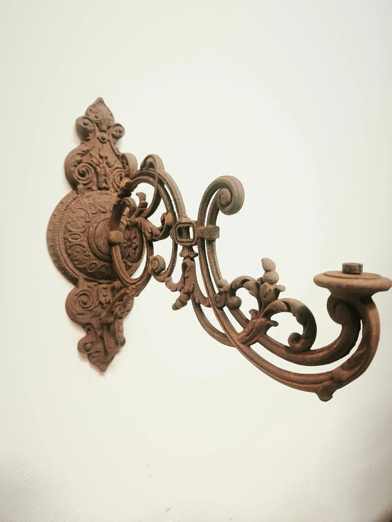 Cast iron srm bracket, 19th century 12