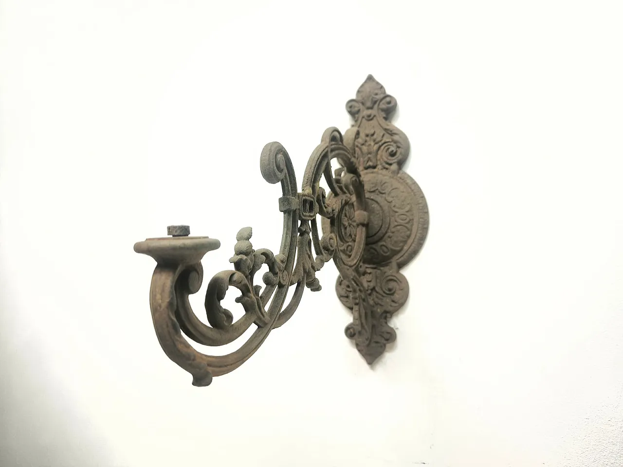 Cast iron srm bracket, 19th century 15