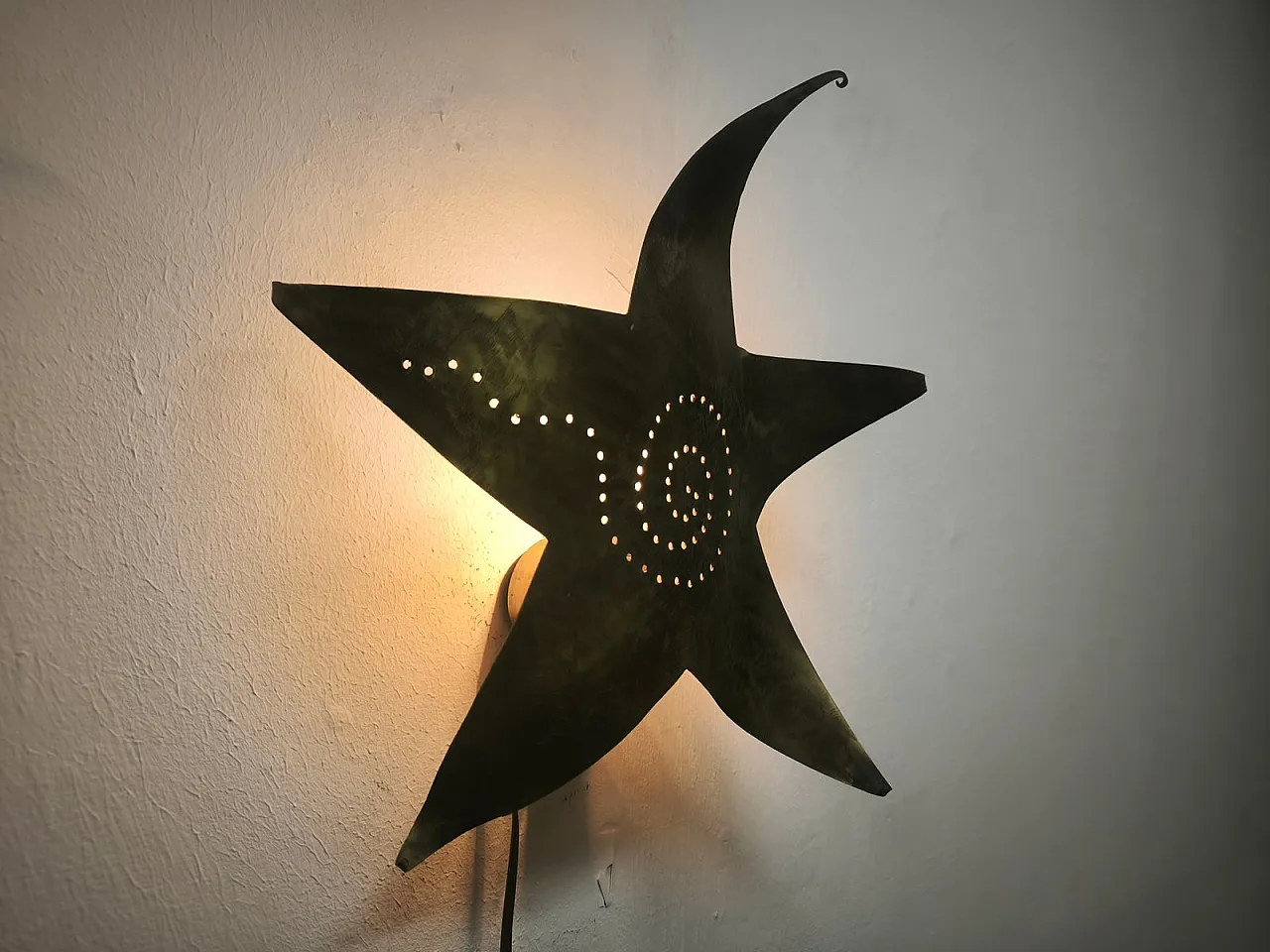 Star wall light in brass, 1960s 1