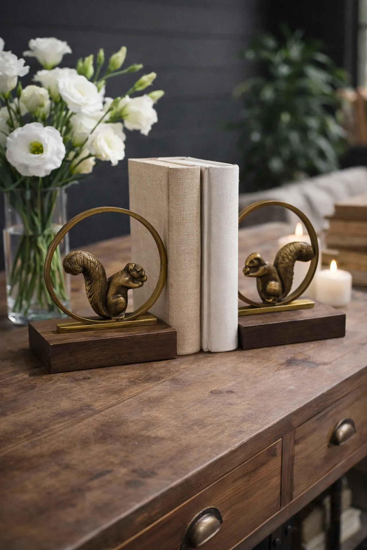 Pair of squirrels bookends in bronze and rosewood, 20th century 1