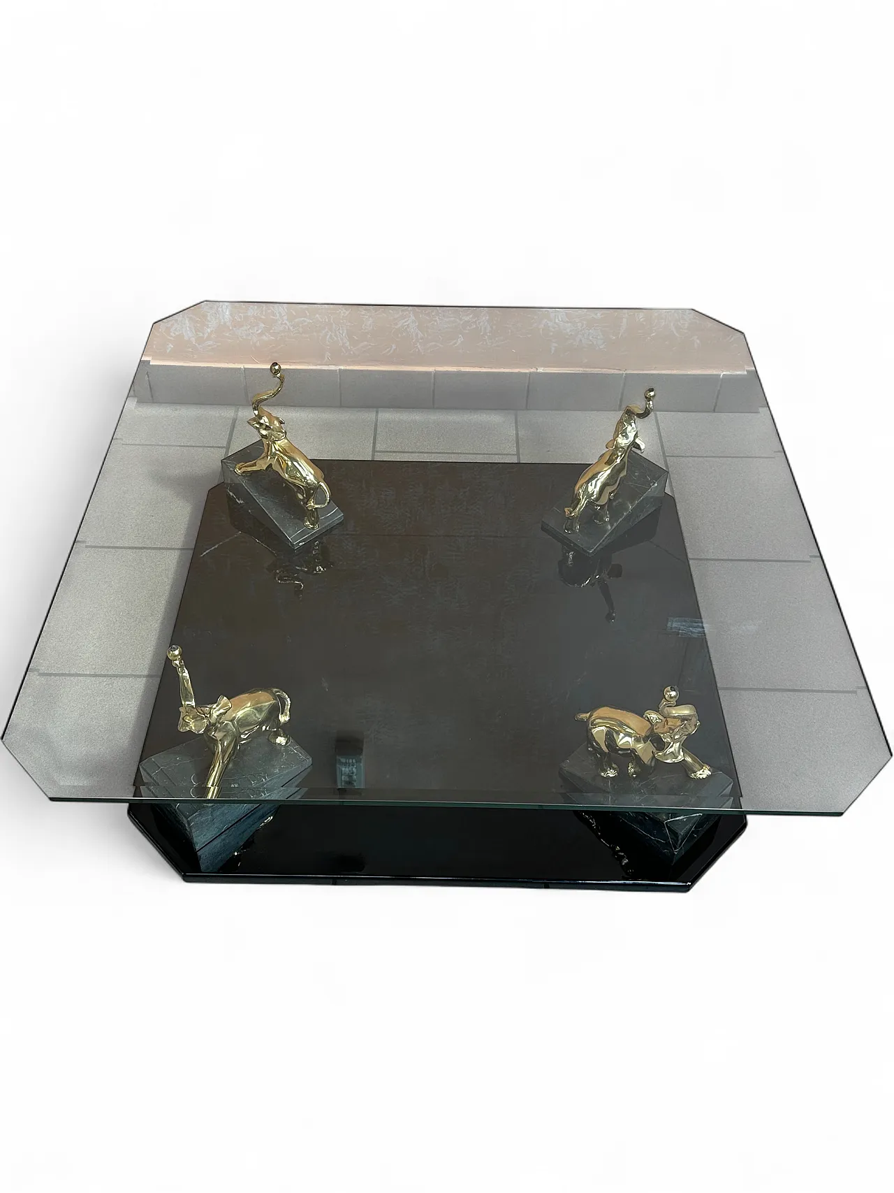 Tavolino Maison Romèo con elefanti laminati oro, Parigi, anni ’70 19