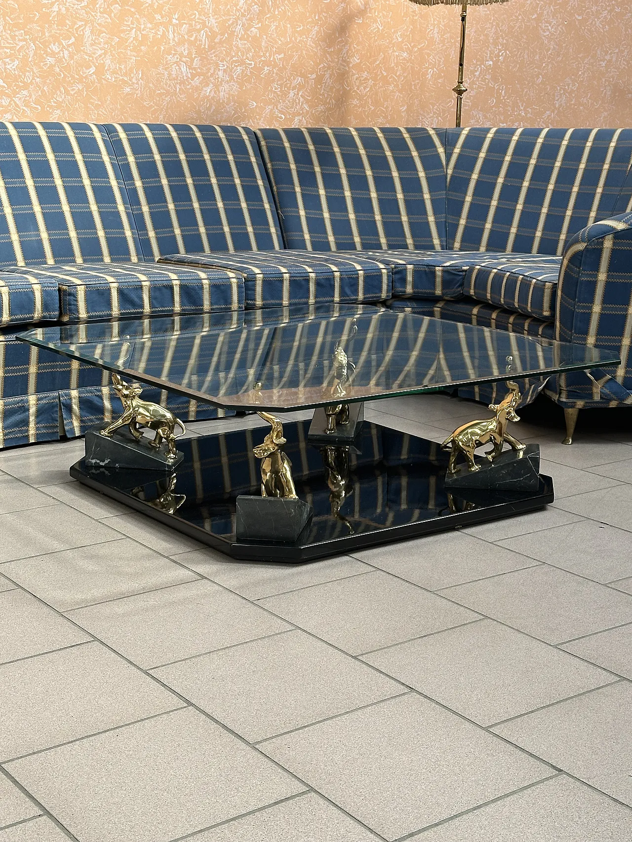 Tavolino Maison Romèo con elefanti laminati oro, Parigi, anni ’70 20