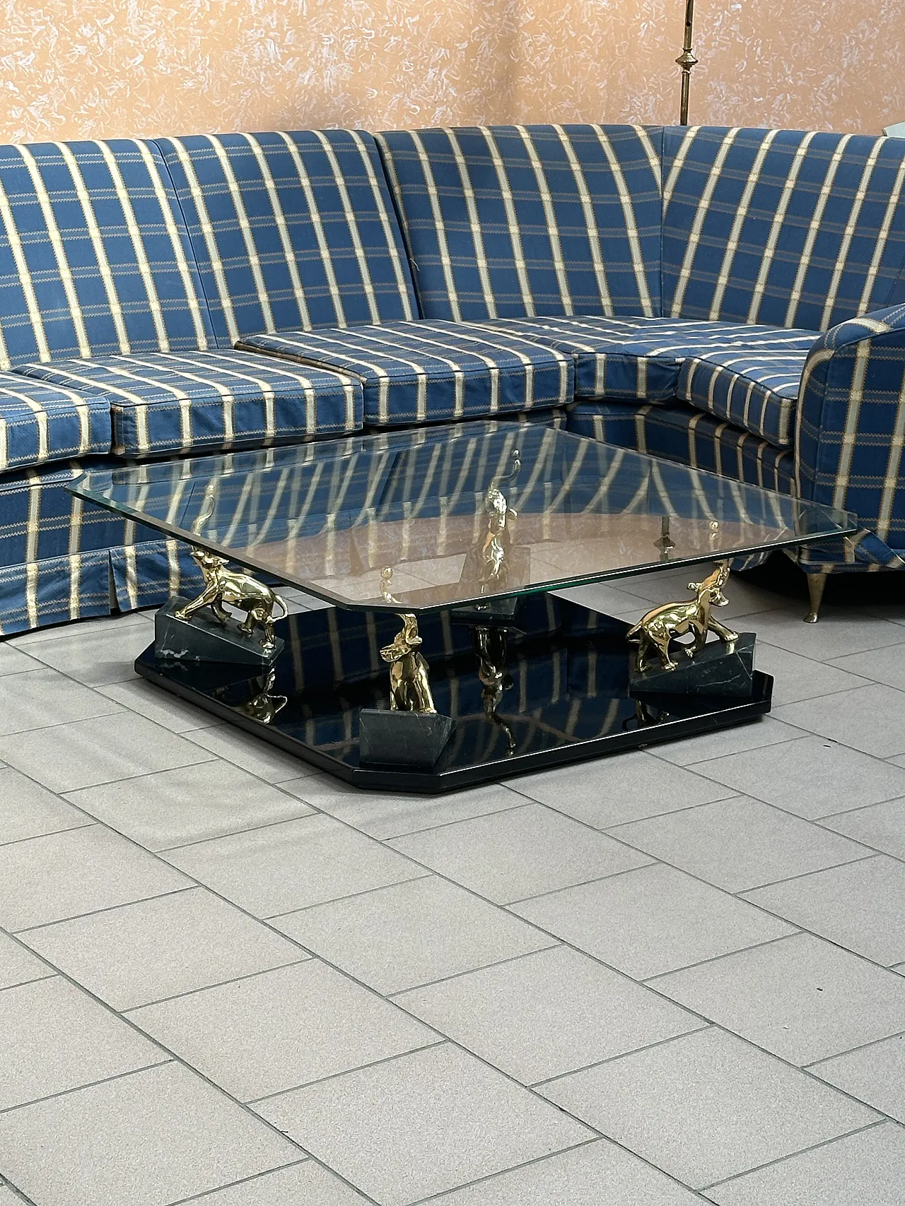 Tavolino Maison Romèo con elefanti laminati oro, Parigi, anni ’70 21