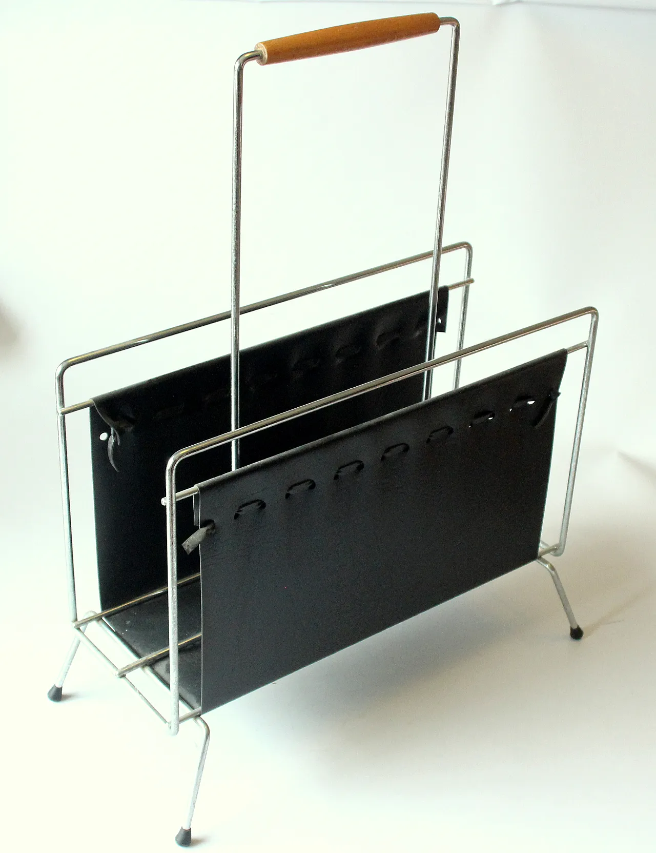 Mid-Century magazine rack in metal and black leather, 1970s 1