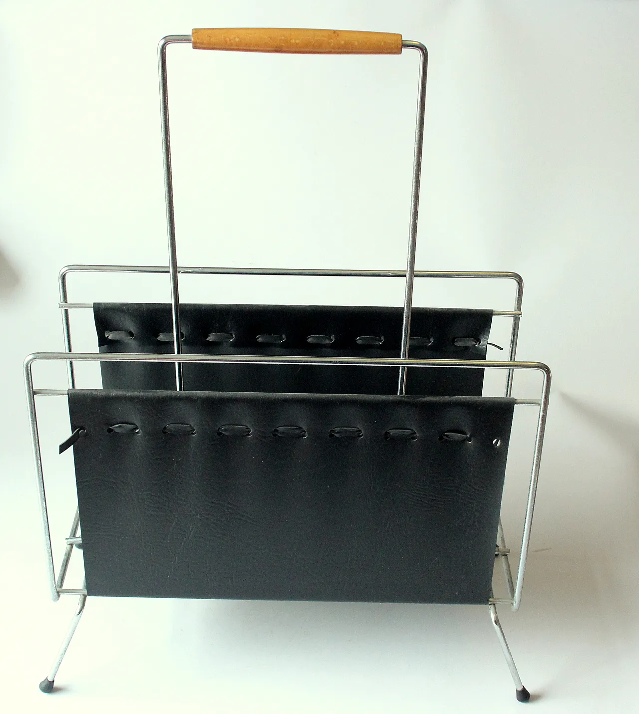 Mid-Century magazine rack in metal and black leather, 1970s 3