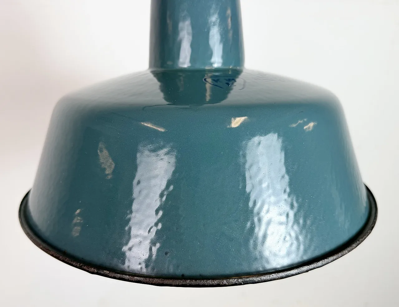 Lampada industriale da fabbrica smaltata a petrolio con piano in ghisa, anni '60 5