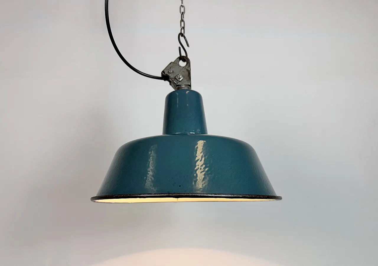 Lampada industriale da fabbrica smaltata a petrolio con piano in ghisa, anni '60 9