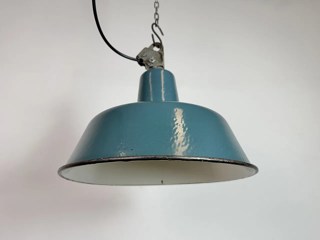 Lampada industriale da fabbrica smaltata a petrolio con piano in ghisa, anni '60 11