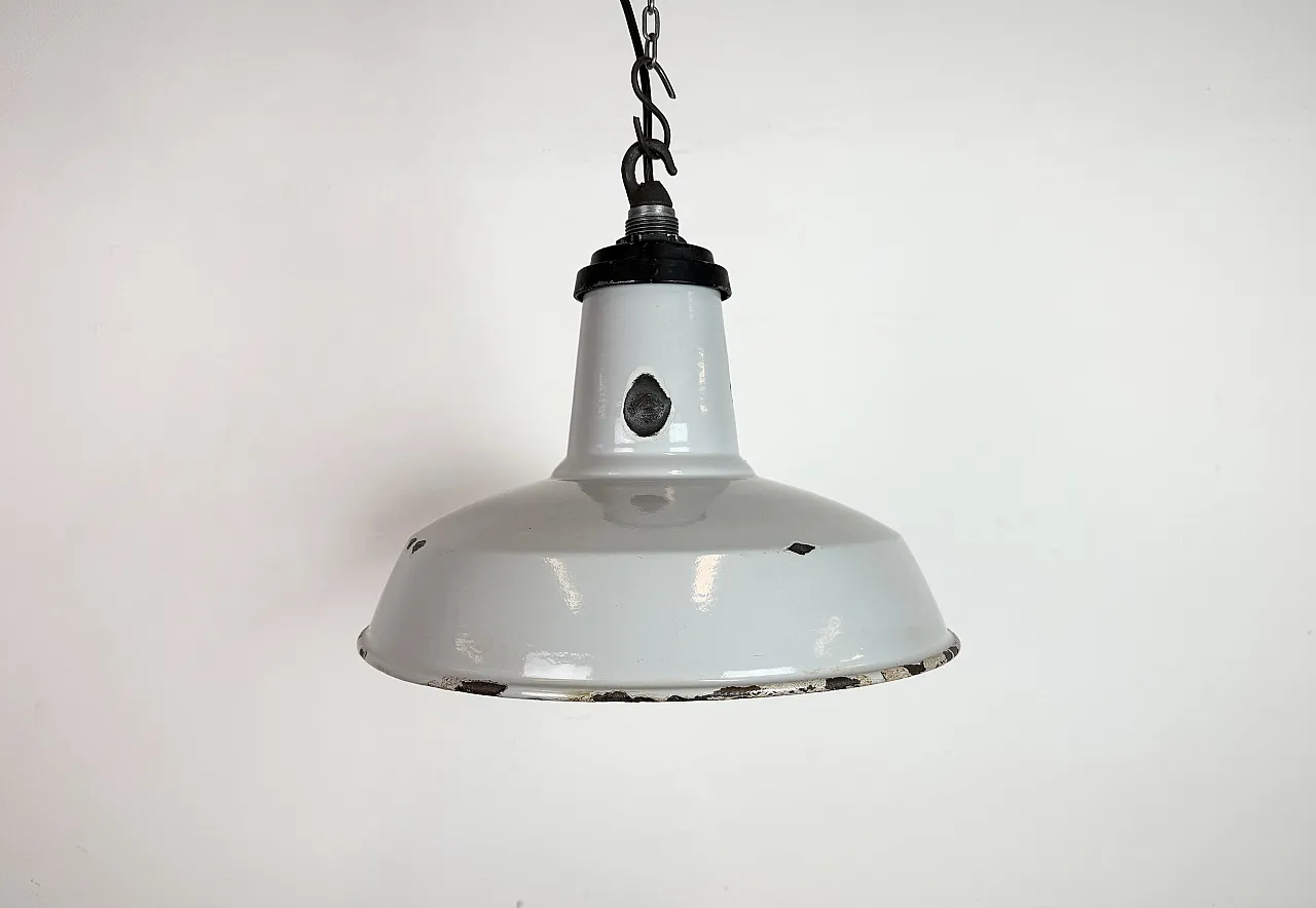 Lampada a sospensione industriale di fabbrica in smalto grigio, anni '60 2